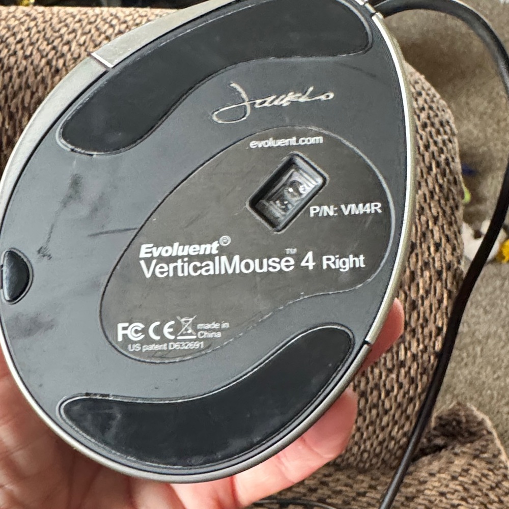 Evoluent VerticalMouse 4 Right-Handed Mouse corded new. No box.